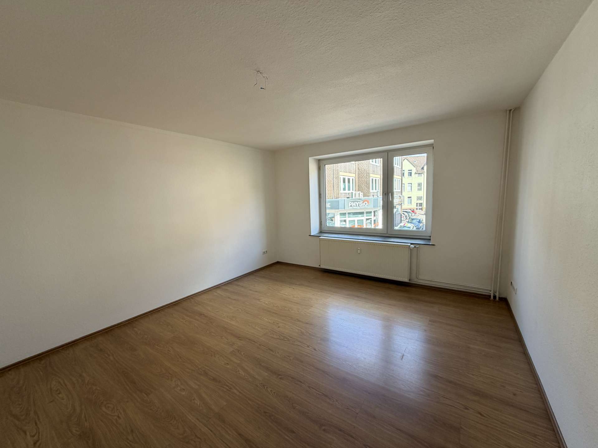 geraeumige-3-zimmer-wohnung-zu-vermieten-in-beliebter-lage-von-hameln